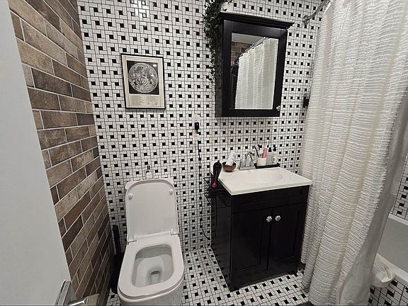 5th image of 615 E 17th St #6F