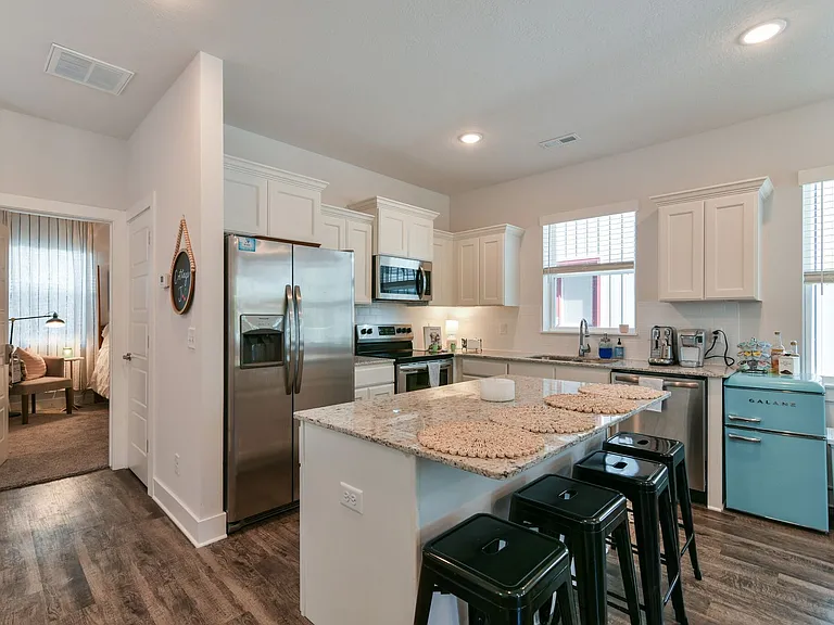 540 S Kickapoo Ave — Photo 3