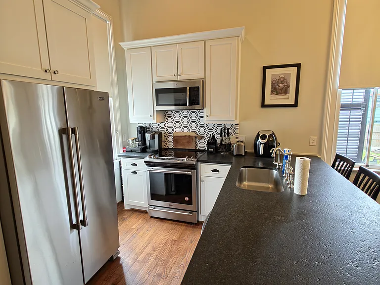 902 Winnie St — Photo 13