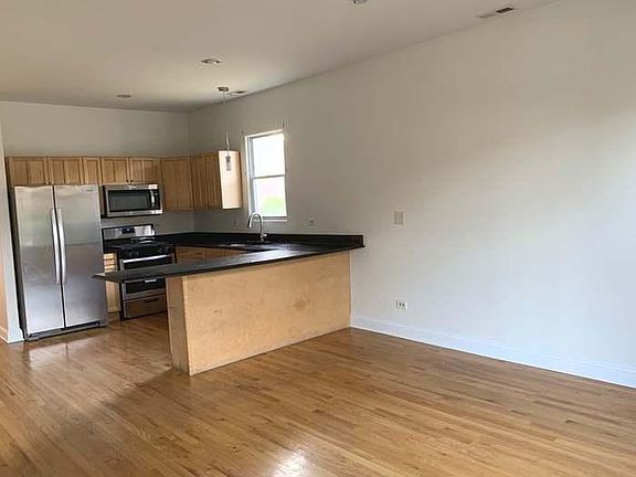 5th image of 2318 S Central Park Ave