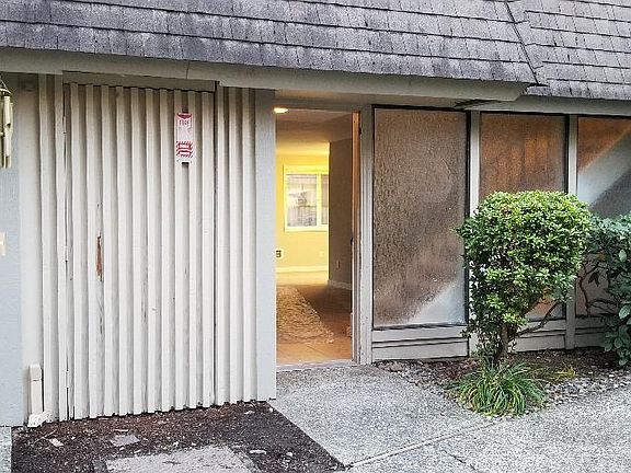 3rd image of 14526 NE 6th Pl APT 2