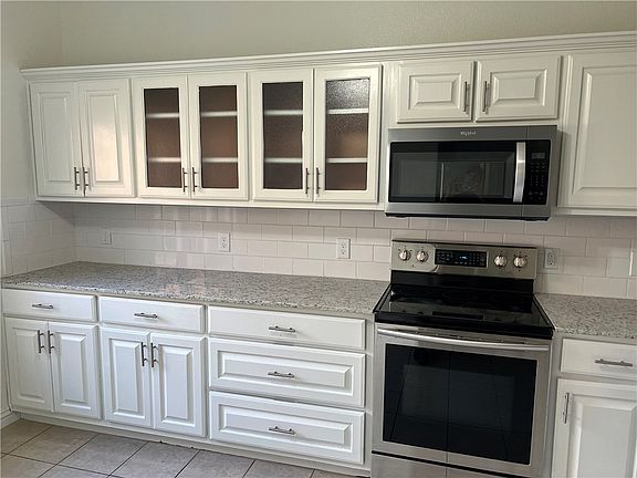 4th image of 12 Cranfield Dr