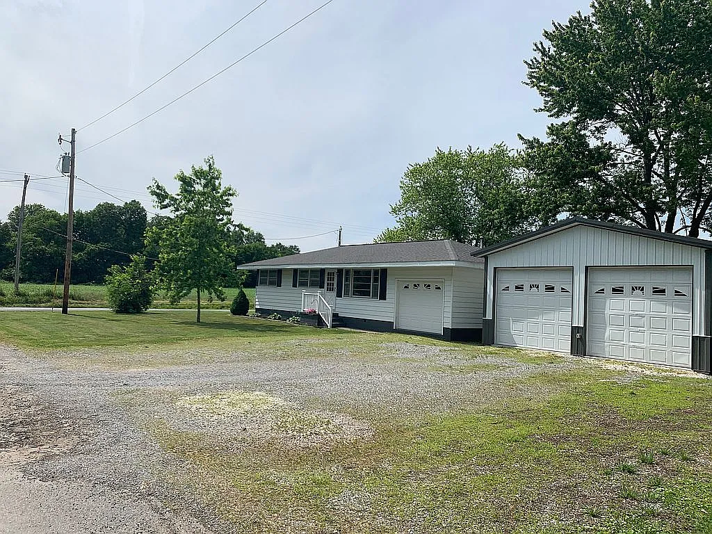 1308 W Benton St photo 1