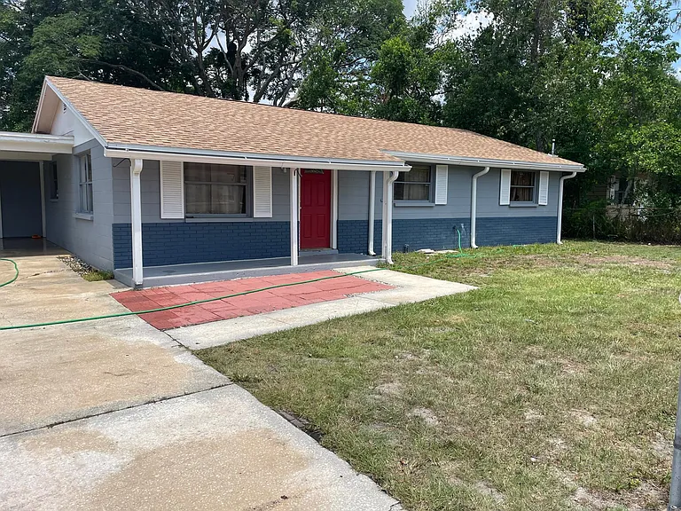 8408 N Orange Pl — Photo 1