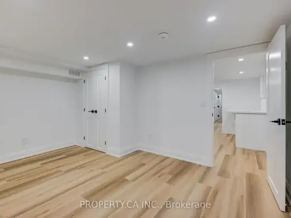 8 1st Ave #1A, Toronto, ON M4M 1W8