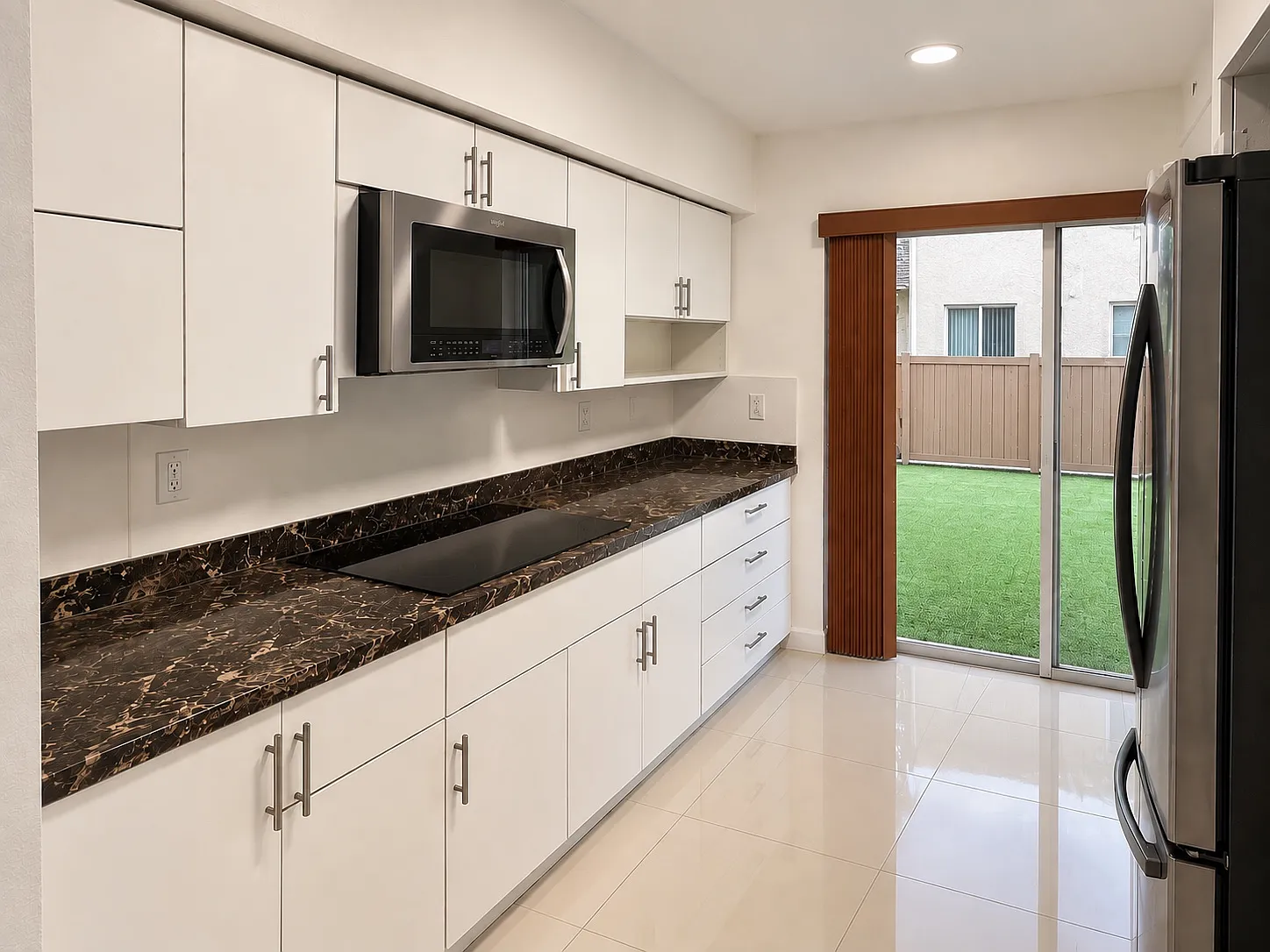 2 bed, 720 sqft, $2,100 — Photo 4