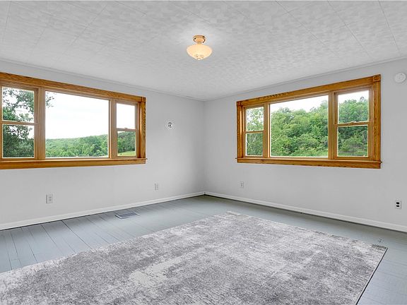 4th image of 10950 Beals Rd