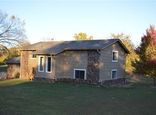 714 N Pine Ave, Gentry, AR 72734