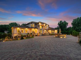 33 Mallard Rd, North Oaks, MN 55127