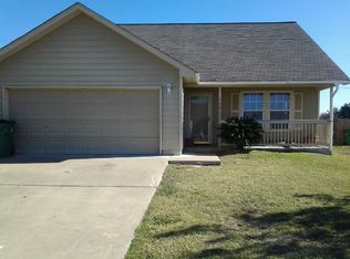 700 Debra Dr, Taylor, TX 76574