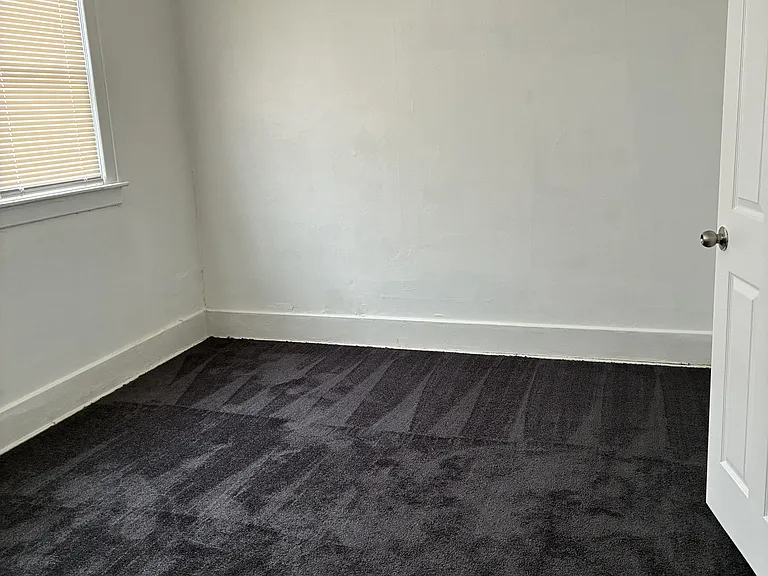 5573 Montclair St — Photo 10