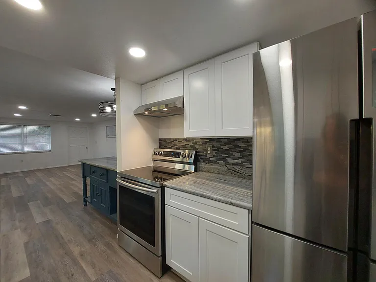 1071 Highland St — Photo 6