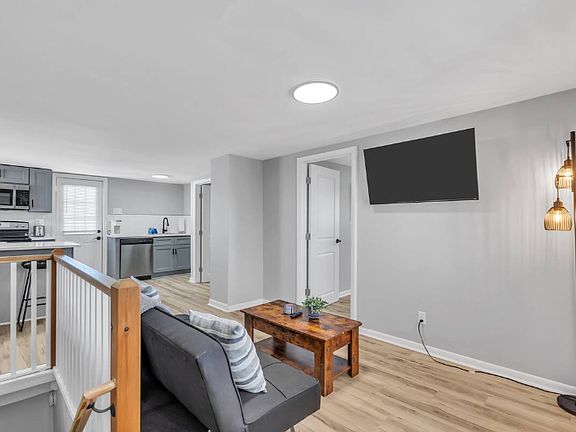 3rd image of 113 E Rio Grande Ave #3