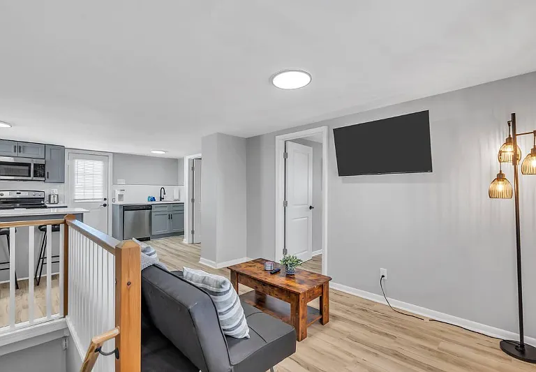 113 E Rio Grande Ave #3 — Photo 3