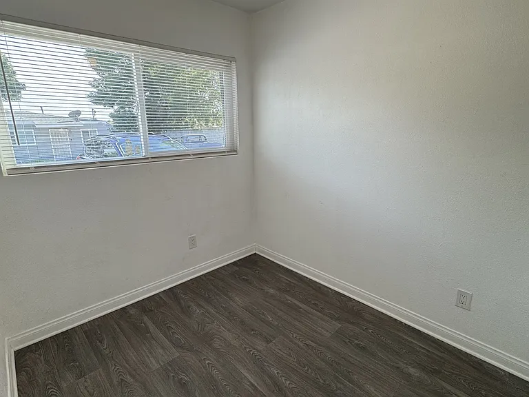 7003 Mount Vernon St — Photo 8