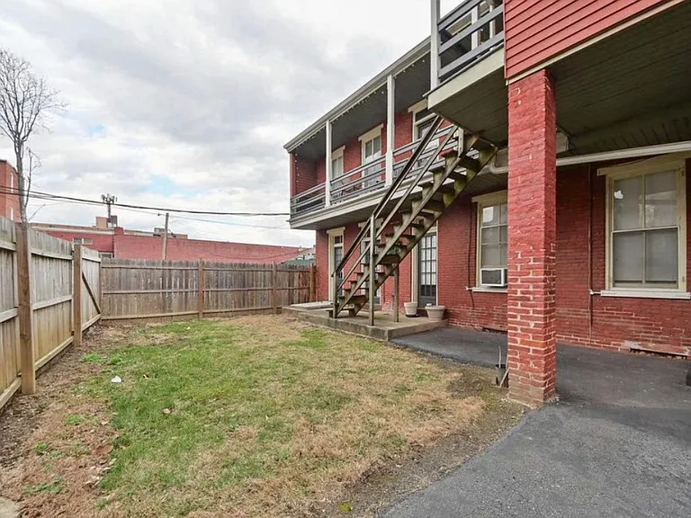 113 E Walnut St #3 — Photo 10