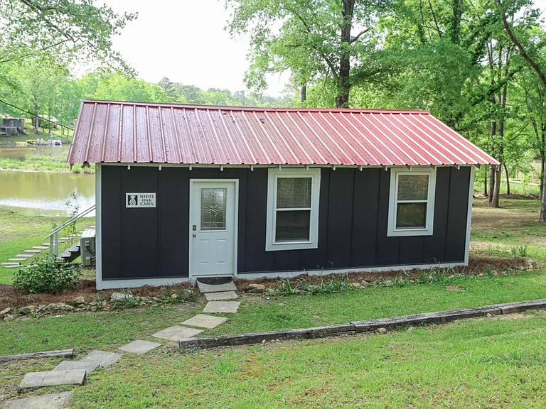 2207 White Oak Ln — Photo 2