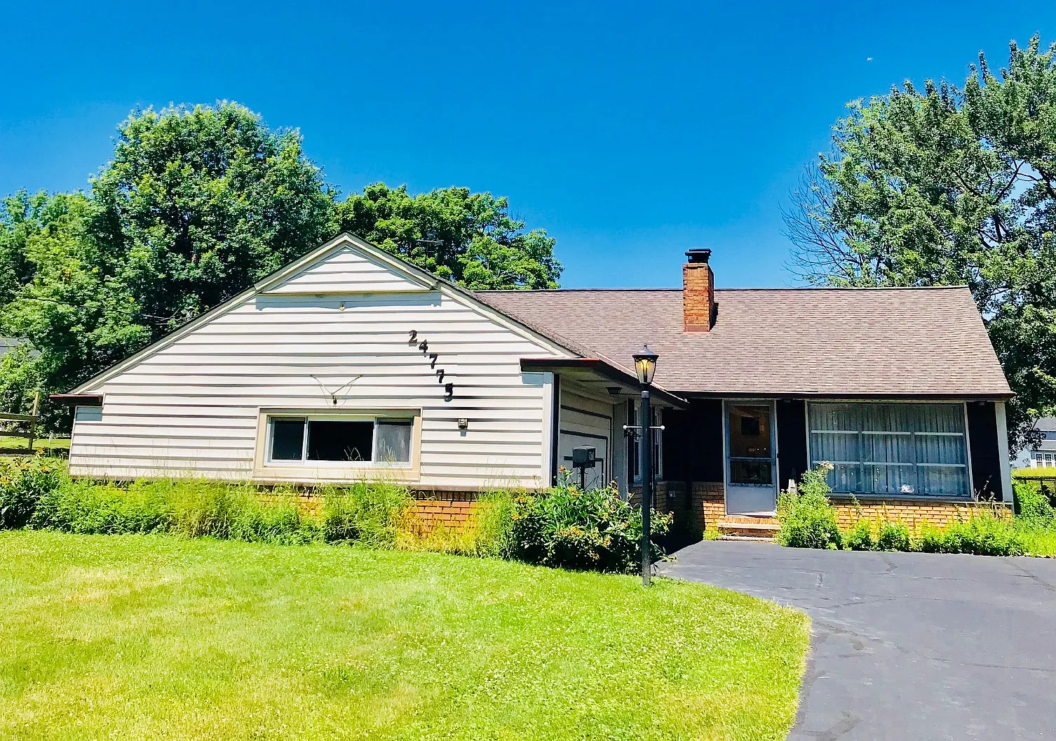 24775 Chardon Rd photo 1