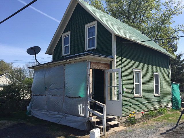 2nd image of 146 Pine St