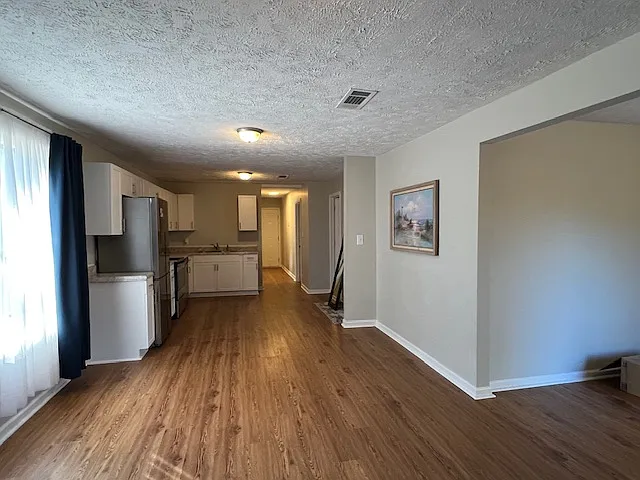 409 Westview Ln — Photo 3