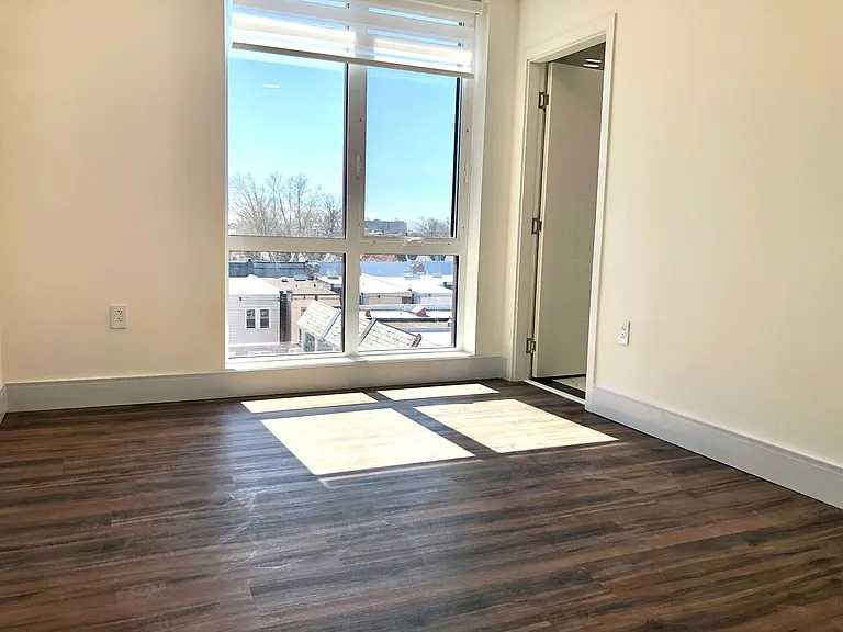 4904 Spruce St #308 — Photo 12