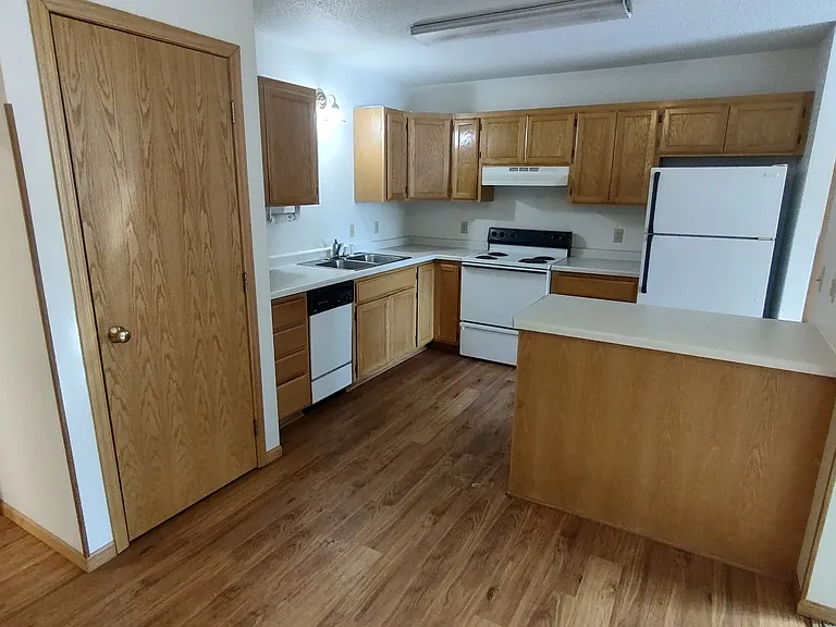 741 W 2nd St #2 — Photo 6