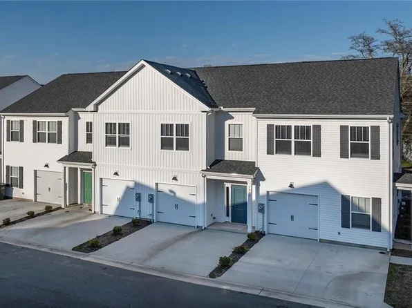 1027 White Marsh Rd, Suffolk, VA 23434