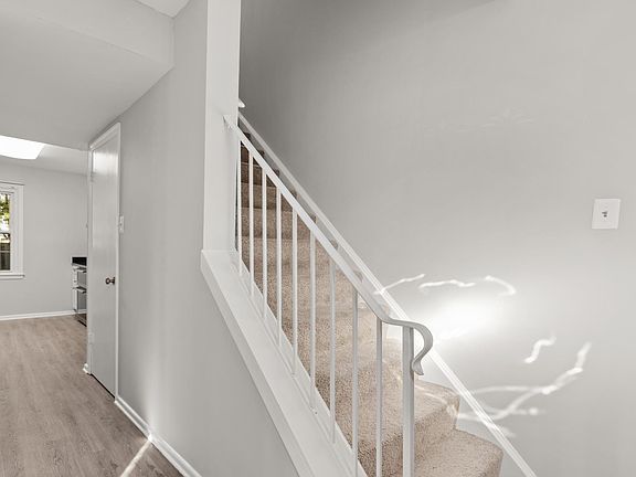 3rd image of 35 Marwood Ct