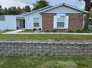 620 Woodbridge Ln APT 2, Freeport, IL 61032