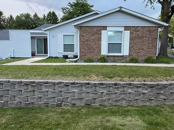 620 Woodbridge Ln APT 2, Freeport, IL 61032