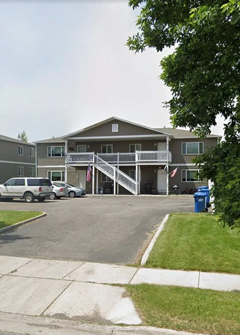 8 Michael Grove Ave — Photo 2