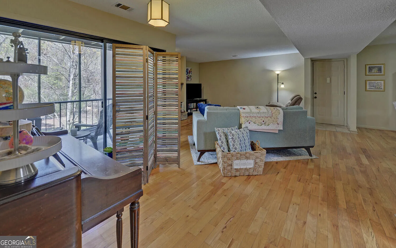 3 bed, 2.0 bath, 1548 sqft, $2,000 — Photo 4