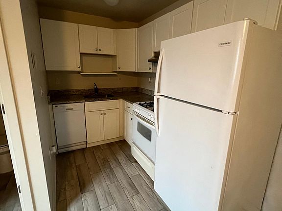3rd image of 18 Farmington Ave APT C3