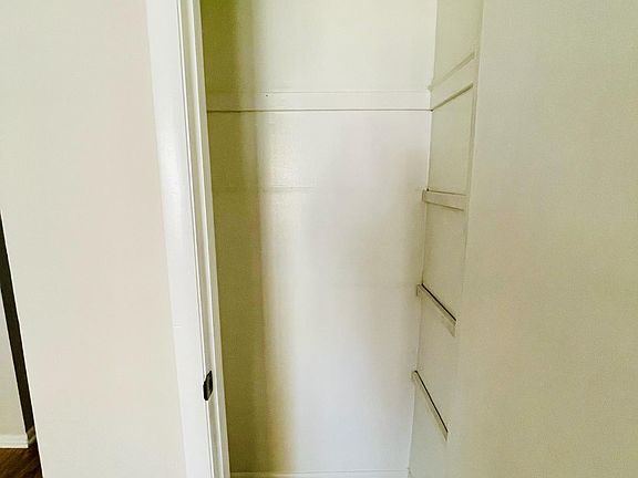 5th image of 936 Thomas Ave #1