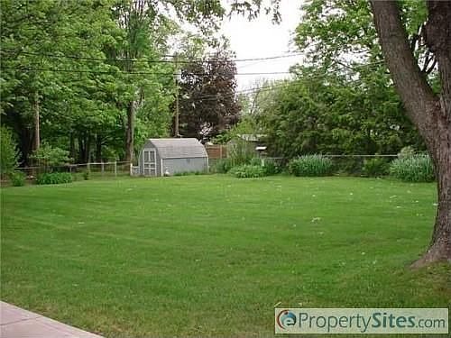 2nd image of 6736 Schreiner St E
