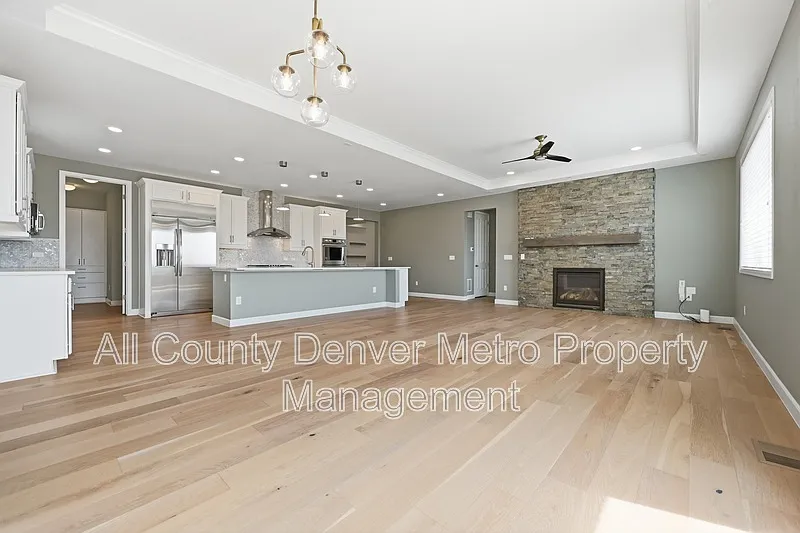4 bed, 3.0 bath, 4797 sqft, $4,895 — Photo 3