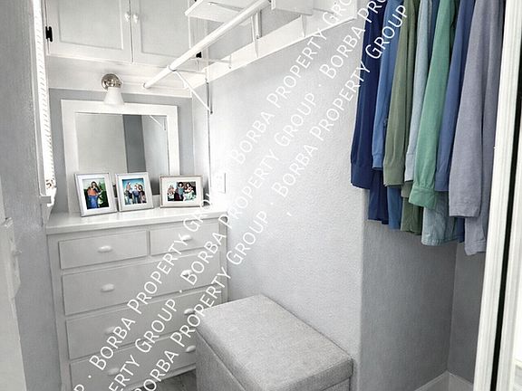 2nd image of 924 Pine Ave APT 3