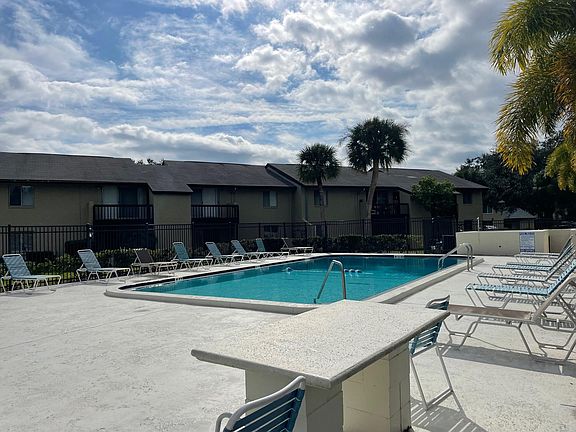 4th image of 4215 E Bay Dr APT 1701F