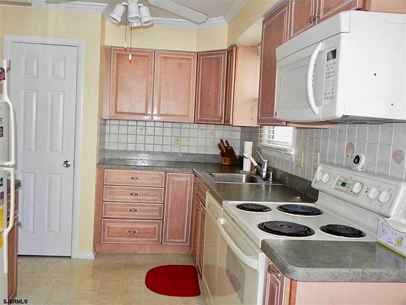 4th image of 1725 Haven Ave APT 1