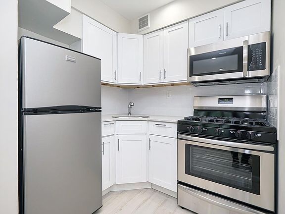 5th image of 15321 78th St APT D