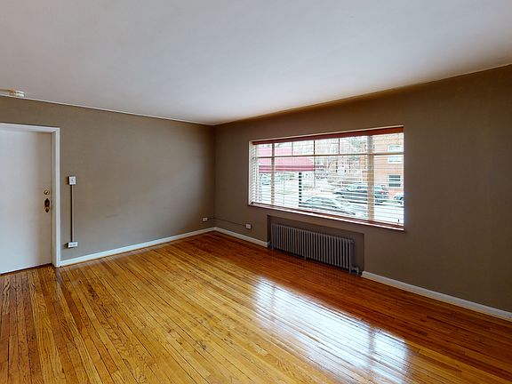 3rd image of 1375 N Pearl St #14