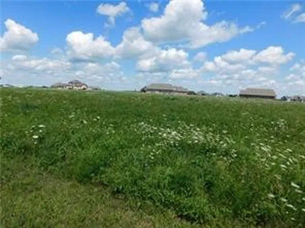 1927 Jewel Dr, Grinnell, IA 50112