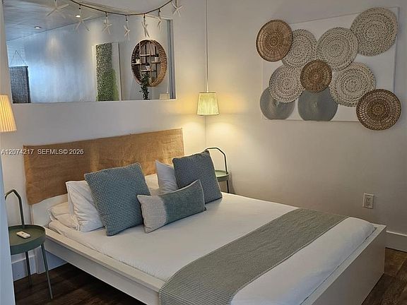 5th image of 751 Collins Ave #3