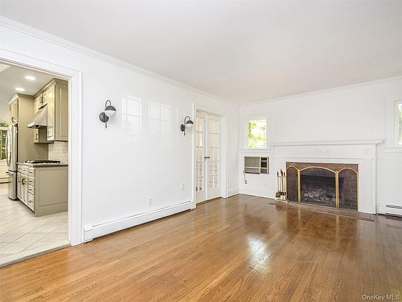 5th image of 121 Hillcrest Ave