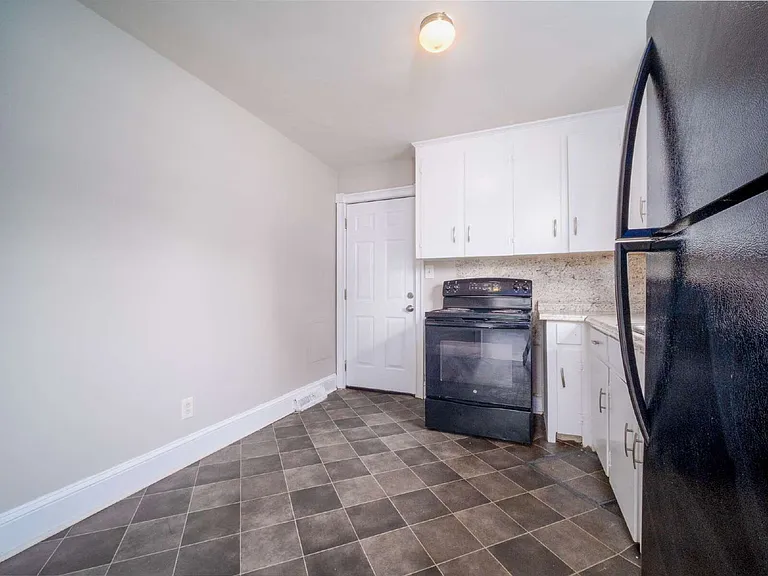 3453 Meredith Ave — Photo 7