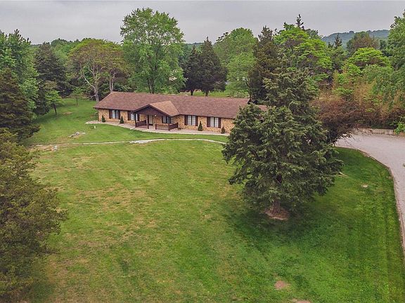 2nd image of 118 Edwin Ln