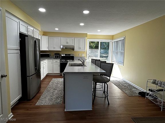 3rd image of 1140 Woodside Dr