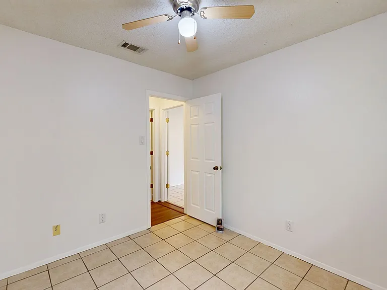 2208 Cooke Dr — Photo 17