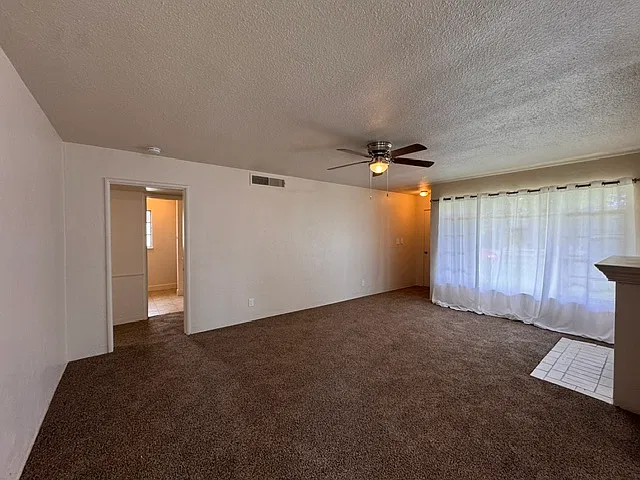 3 bed, 1.5 bath, 1389 sqft, $2,095 — Photo 3