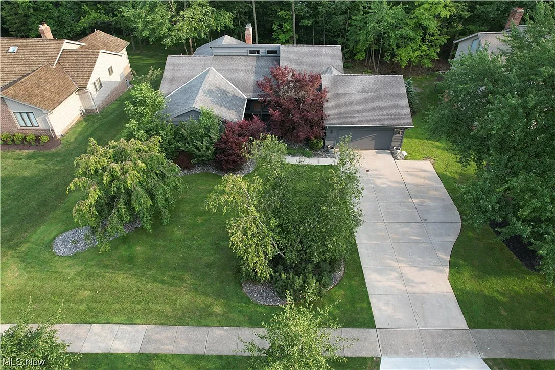 26750 Bernwood Rd photo 1
